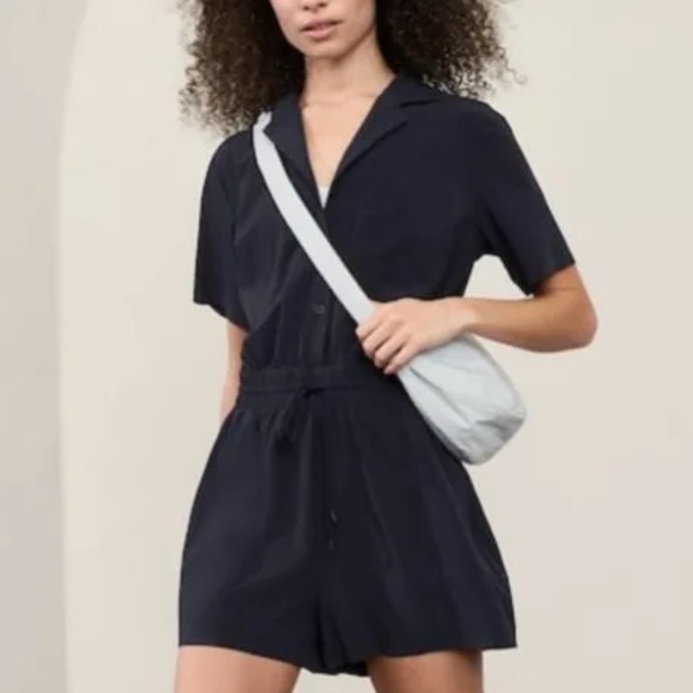 Athleta Avenue Romper // Petite Medium // Navy